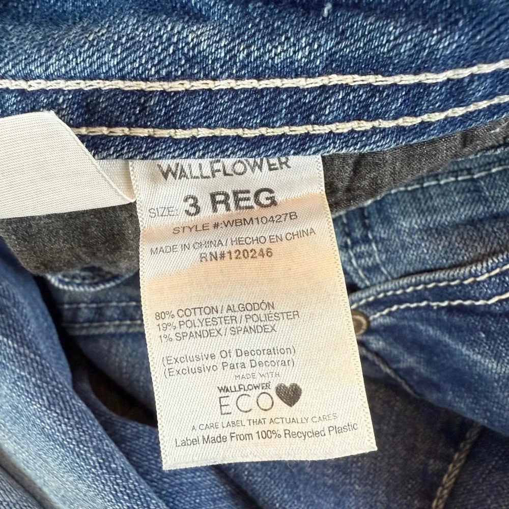 WallFlower Luscious Curvy Fit Bootcut Jeans‎ Blue Medium Wash Size 30 Mid Rise